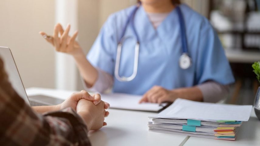 Rotina do trabalho afasta brasileiros do médico e adia cuidados com saúde