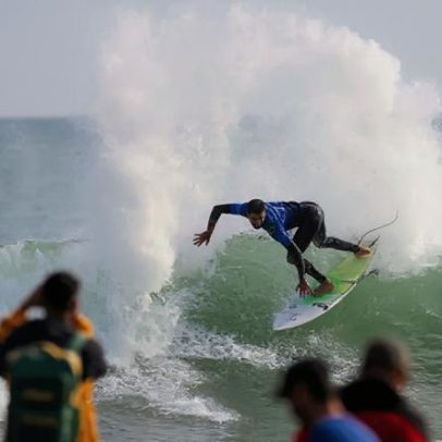 Filipe Toledo elimina Medina e assume liderança no ranking da WSL