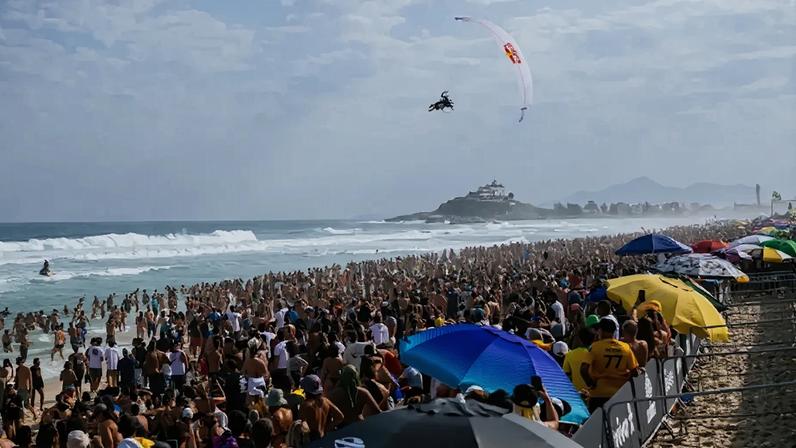 Vivo Rio Pro movimentou R$ 179 milhões em 2025, se consolidando como o maior evento de surfe do mundo pelo quarto ano consecutivo | Divulgação: Thiago Diz / WSL