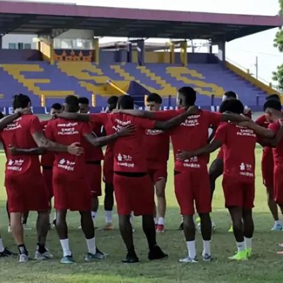 Crise política e sem ambições: Barcelona-EQU chega para duelo com Cruzeiro