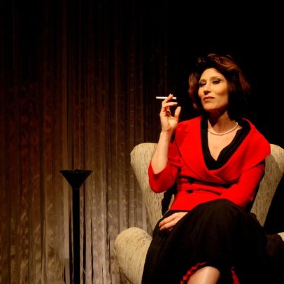 Beth Goulart volta a São Paulo com espetáculo Simplesmente Eu, Clarice Lispector