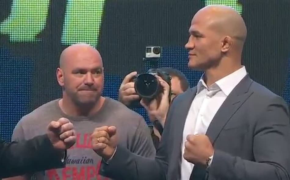 Junior Cigano em encarada no UFC (Foto: Reprodução)