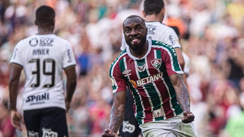 Manoel em ação pelo Fluminense (Foto: MARCELO GONÇALVES/FLUMINENSE)