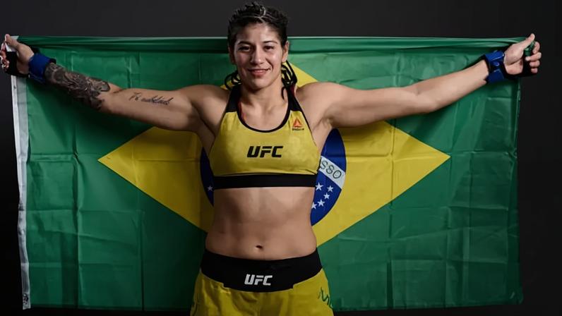 Brasileira vence e sobe ao Top 5, mas é demitida pelo UFC