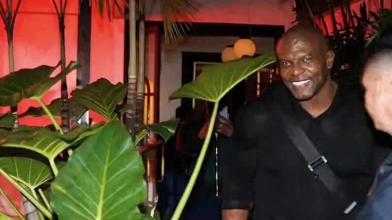 Terry Crews curte noite em São Paulo