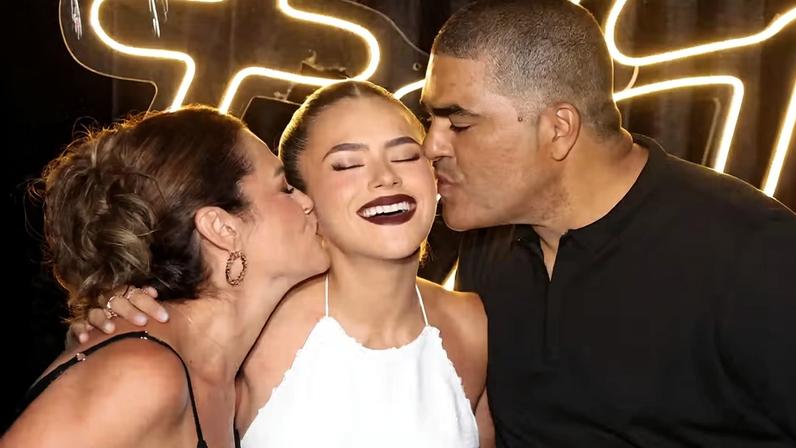 Maisa celebra 24 anos em festa com família e amigos
