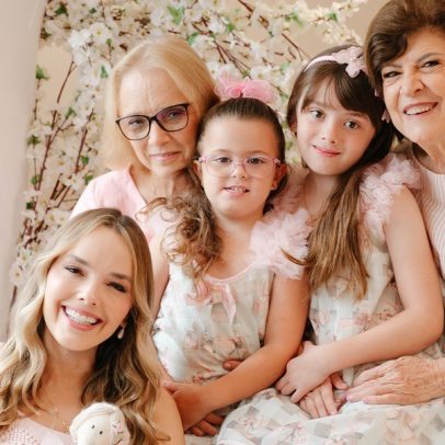 Thaeme faz ensaio com mãe, sogra e filhas para o Dia das Mães
