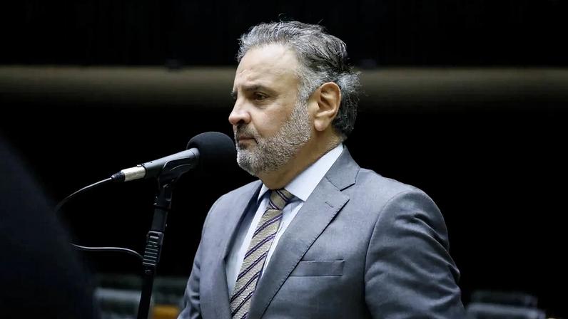 Cidadania propõe Aécio Neves pré-candidato à Presidência com PSDB