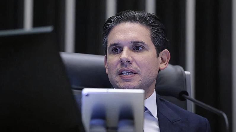 CPI do Banco Master segue ordem regimental, afirma Hugo Motta