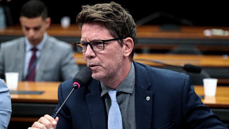 Mário Frias usa postagem para responder a Dino sobre paradeiro