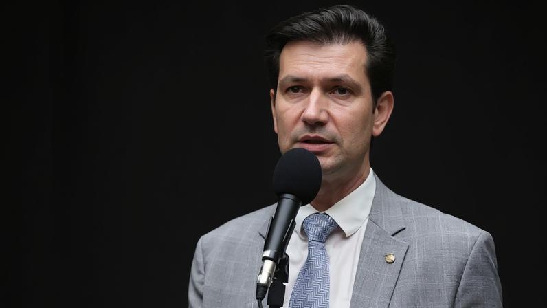 Líder do Novo, Gilson Marques (SC), pretende apresentar voto em separado da PEC do fim da escala 6"1. (Foto: Kayo Magalhães / Câmara dos Deputados)