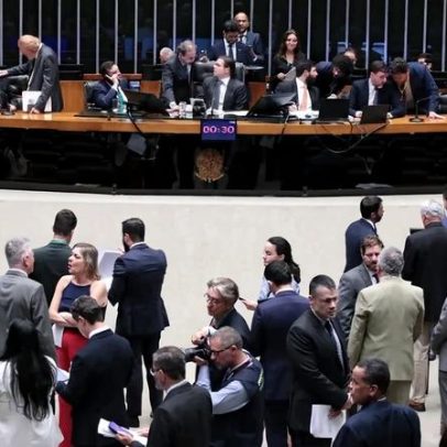 Câmara aprova MP para reajuste do piso dos professores com aumento real