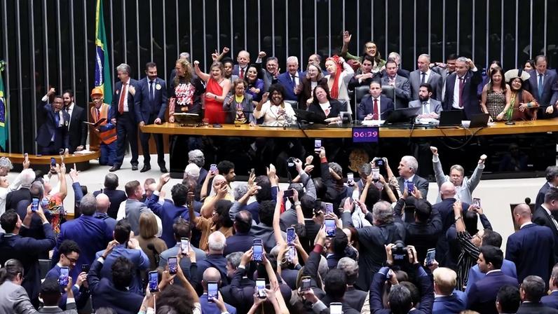 Câmara aprova texto-base da PEC do fim da escala 6×1