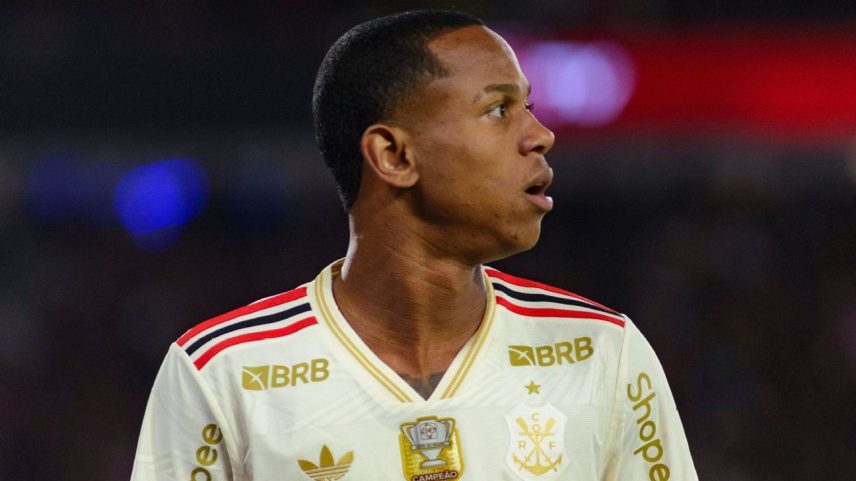 Queda de rendimento tira Wallace Yan da lista do Flamengo e pode impactar venda