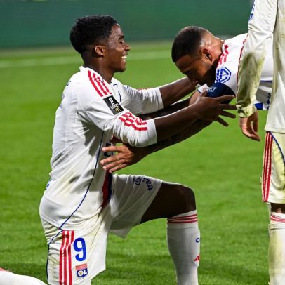 Endrick coloca o Lyon na briga por vaga na Champions com apoio da torcida