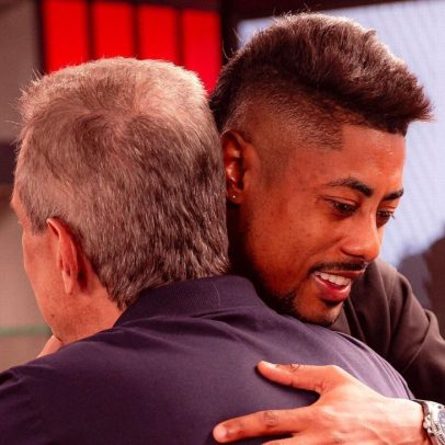 Presidente do Flamengo promete busto para Bruno Henrique após renovação