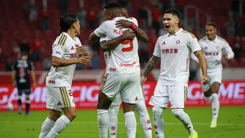 Internacional goleia Vasco pelo Brasileirão; veja as notas