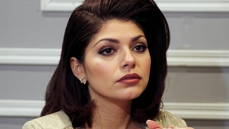 Itatí Cantoral como a vilã Soraya Montenegro na novela 'Maria do Bairro' (1995-96) — Foto: Divulgação