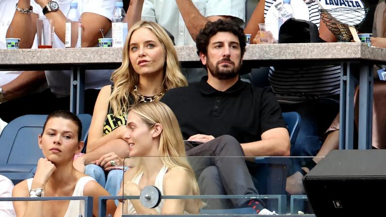 Conflito interno levou à separação de Jason Biggs e Jenny Mollen após 18 anos