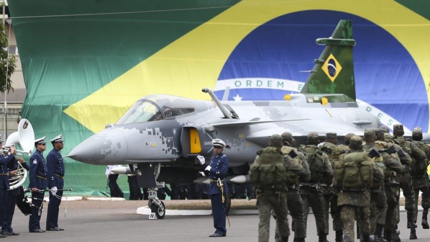 Filha de militar é condenada por omitir união estável para manter pensão