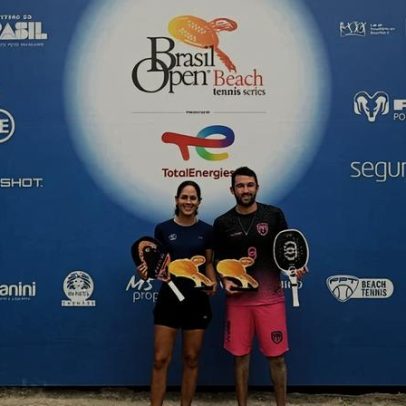 Flávio Arouca e Joana Cortez são coroados Rei e Rainha da Quadra em Barueri
