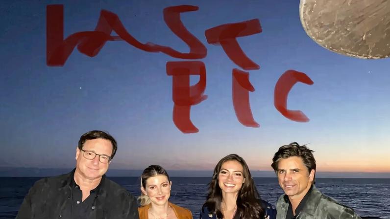 John Stamos compartilha última foto com Bob Saget em aniversário de 70 anos