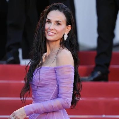 Demi Moore reinventa look de 2003 no tapete vermelho de Cannes