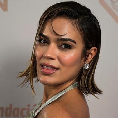 Karol G recebe Prêmio Internacional de Artista de Excelência no AMA 2026