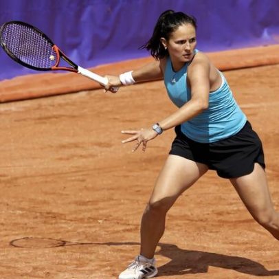 Kasatkina vence a atual vice-campeã na estreia em Estrasburgo