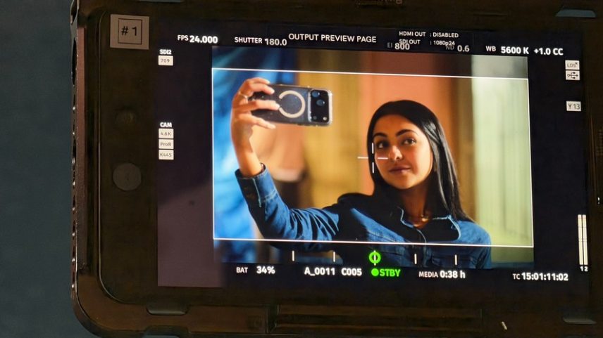 Klara Castanho vive fotógrafa que conquista Mario Quintana em novo filme