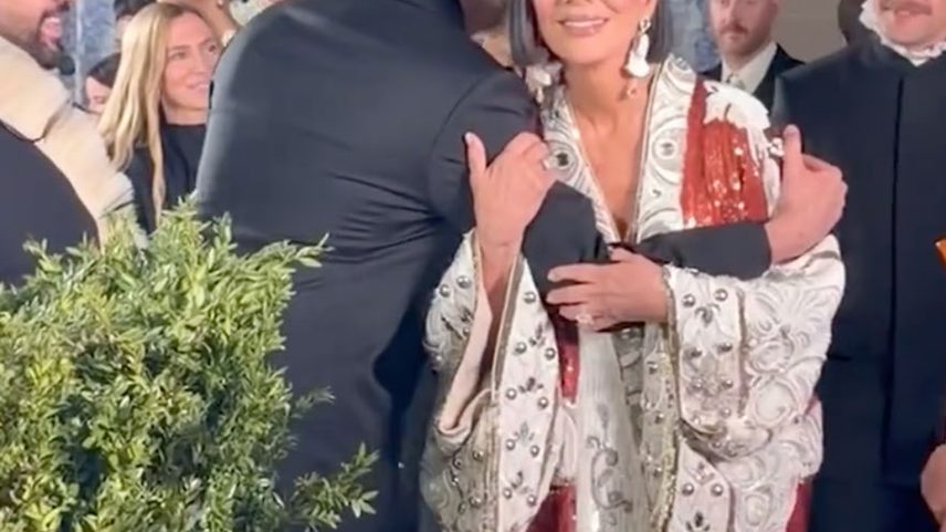 Bad Bunny cruza com Kris Jenner e Kim Kardashian no Met Gala 2026