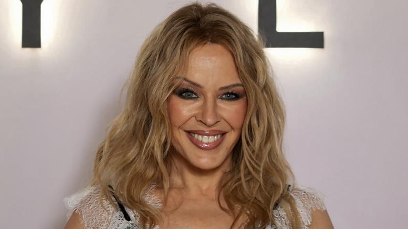 Kylie Minogue vence câncer pela segunda vez, revela estar bem