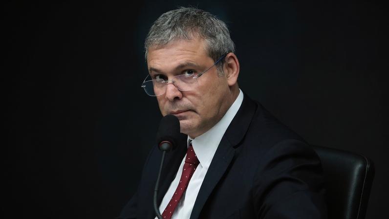 Lindbergh Farias aciona PF, PGR e STF para investigar Flávio por relação com Vorcaro