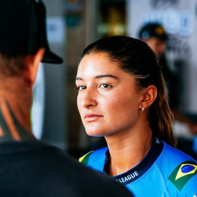 Luana Silva, nascida no Havaí, escolhe o Brasil após contato com surfistas