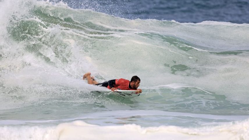 Lucas Chumbo em ação no Itacoatiara Pro (Foto: Tony D'Andrea)