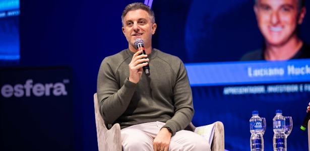 Luciano Huck em evento do Esfera Brasil no Guarujá