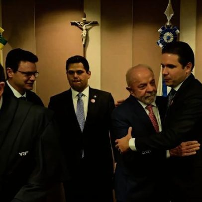 Lula e Alcolumbre participam da posse de ex-deputado petista no TCU