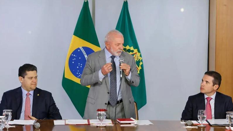 Tensão entre Lula e Congresso pode travar fim da escala 6×1 e PEC da Segurança