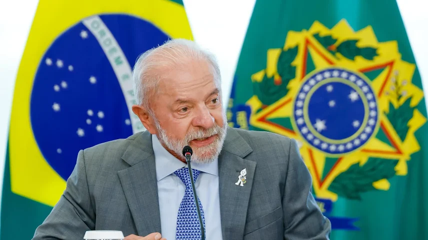 Lula acusa Bolsonaro por mortes na Covid e orienta dossiê contra rival