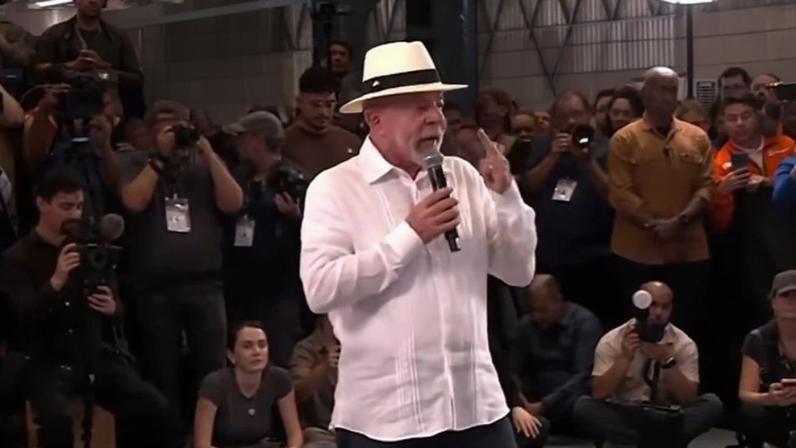 Lula defende que Petrobras pague mais por equipamentos nacionais