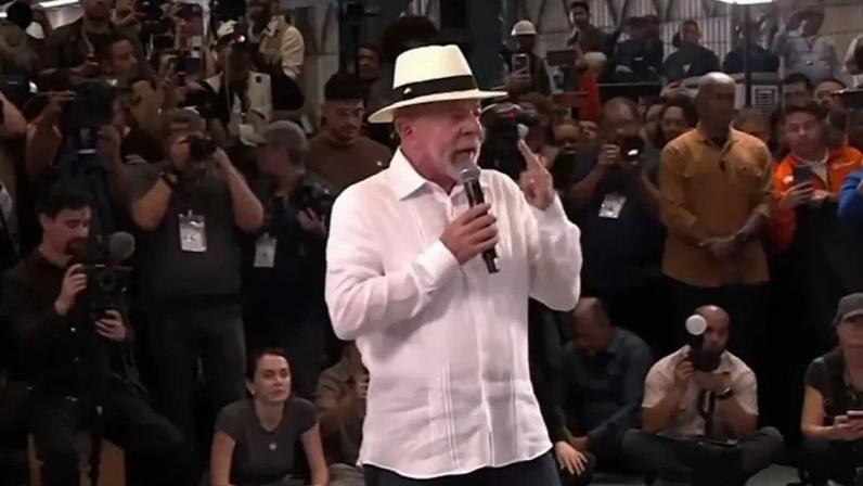Lula defende Petrobras pagar mais por equipamentos que sejam baratos no exterior