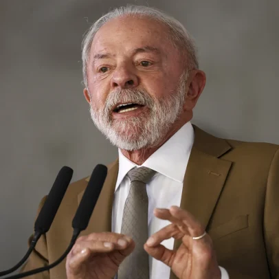 Lula anuncia fim da taxa das blusinhas, meses antes da eleição