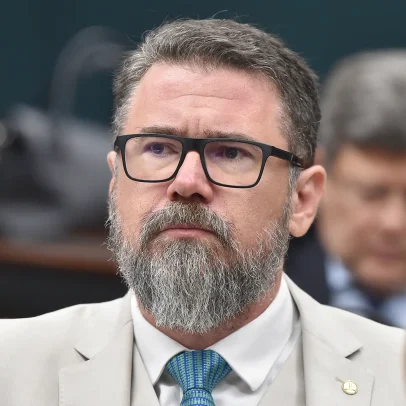 Comissão da Câmara aprova projeto que libera FGTS para compra de arma de fogo