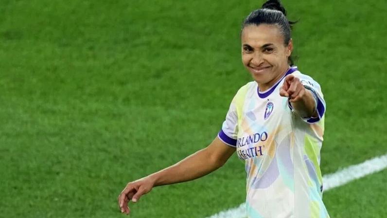 Marta retorna à seleção feminina para dois amistosos contra EUA no Brasil