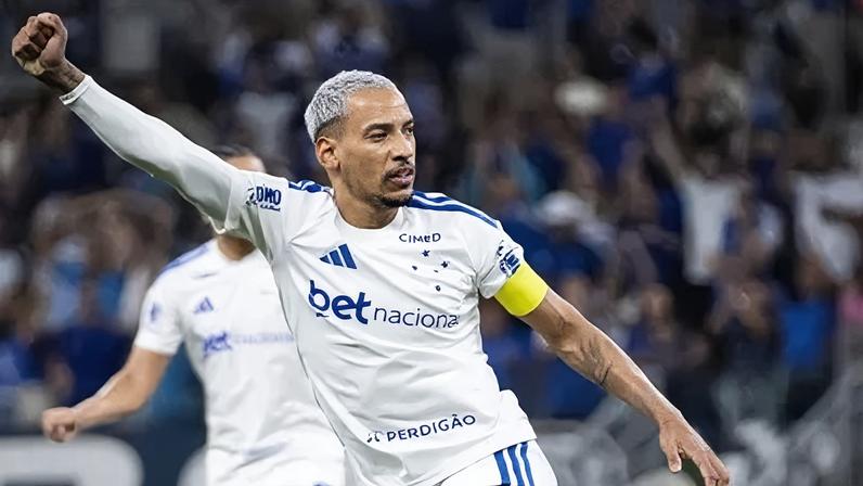 Matheus Pereira, do Cruzeiro, celebra gol contra o Fluminense