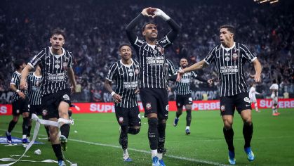 Titular do Corinthians admite sondagem sobre futuro e Diniz reage