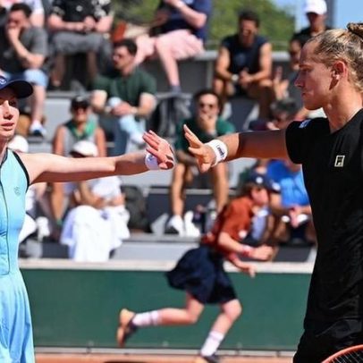 Matos e Bucsa vencem de virada e avançam às quartas de final nas mistas