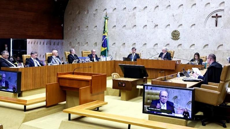 Ministros do STF em sessão plenária
