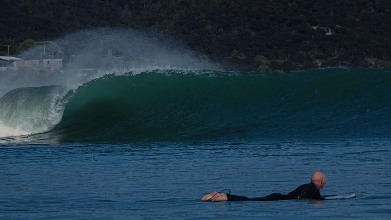Raglan: esquerda de alta performance estreia na WSL na Nova Zelândia
