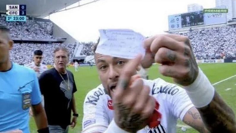 Erro de árbitro leva Neymar a ser substituído por engano em Santos x Coritiba